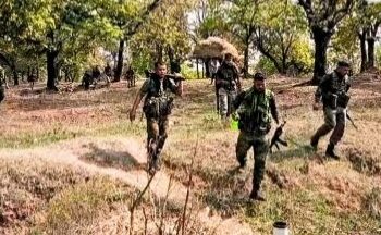 रायपुर रेंज में अब कोई सक्रिय नक्सली नहीं, पहली बार 9 नक्सलियों ने एक साथ किया आत्मसमर्पण
