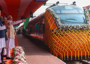 वंदे भारत स्लीपर ट्रेन में बदला टिकट सिस्टम: अब इन्हें ही मिलेगा कंफर्म टिकट, यह कोटा हुआ समाप्त; जानिए पूरा डिटेल।