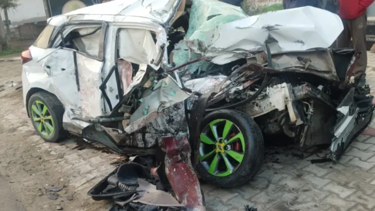 पंजाब के होशियारपुर में भीषण सड़क हादसा, बस-कार की टक्कर में इतने लोगों की हुई मौत