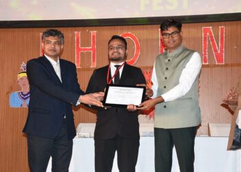 वित्त मंत्री ओ.पी. चौधरी ने किया युवा डॉक्टरों का सम्मान, मेडिकल कॉलेज के एमडी परीक्षा में सफल छात्र सम्मानित