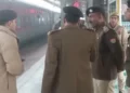 “इस रेलवे स्टेशन पर ट्रेन में बम की धमकी, अफरा-तफरी के बीच यात्रियों को उतारा गया, जांच जारी”