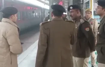 “इस रेलवे स्टेशन पर ट्रेन में बम की धमकी, अफरा-तफरी के बीच यात्रियों को उतारा गया, जांच जारी”