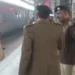 “इस रेलवे स्टेशन पर ट्रेन में बम की धमकी, अफरा-तफरी के बीच यात्रियों को उतारा गया, जांच जारी”