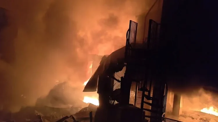 हिमाचल के सोलन में आग का तांडव, बच्चे की मौत; 8 से 9 लोगों के फंसे होने की आशंका