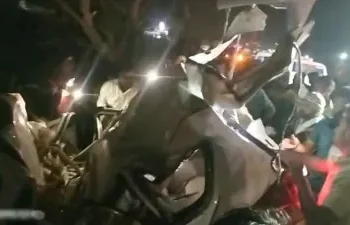 नेशनल हाईवे पर भीषण सड़क हादसा, कार में सवार इतने लोगों की हुई मौत;एक महिला गंभीर रूप से घायल