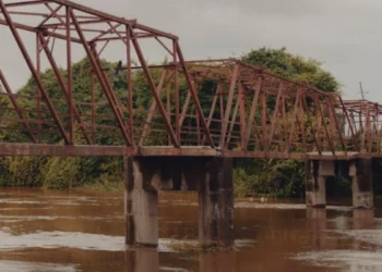 छत्तीसगढ़ में चौंकाने वाला मामला: रातों-रात चोरी हुआ 40 साल पुराना लोहे का पुल, कबाड़ में बेचने के आरोप में पांच लोग गिरफ्तार