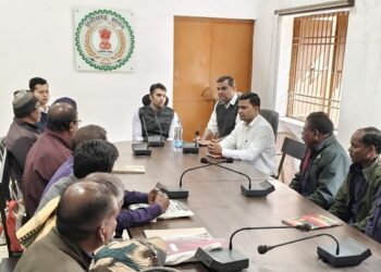 ग्रामीण कानून-व्यवस्था सुधार की दिशा में कलेक्टर की पहल, कोटवारों की समीक्षा बैठक में अतिक्रमण, नियुक्ति और समस्याओं पर निर्देश