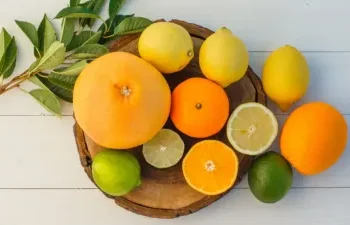 खाली पेट इन फलों का सेवन पड़ सकता है भारी, एसिडिटी से लेकर पेट दर्द तक बढ़ सकता है खतरा