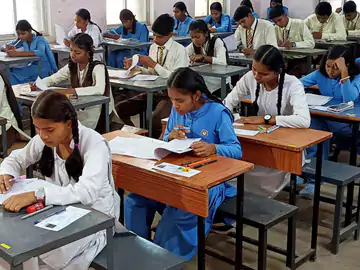 “5वीं-8वीं बोर्ड परीक्षा पर हाईकोर्ट की मुहर, निजी स्कूलों की याचिका खारिज; अब सभी स्कूलों में अनिवार्य होगी परीक्षा”