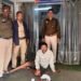गांजा बेचने के लिए ग्राहकों की तलाश में घूम रहा था आरोपी, पुलिस ने मौके पर दबोचा