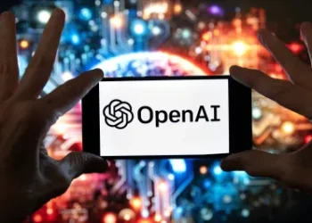 OpenAI जल्द लॉन्च करने वाला है अपना पहला AI-पावर्ड हार्डवेयर डिवाइस,जानिए कब आएगा, क्या फीचर्स होंगे और क्यों है यह खास ?