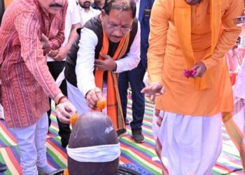 नीलकंठेश्वर महादेव मंदिर के प्राण-प्रतिष्ठा समारोह में मुख्यमंत्री विष्णु देव साय हुए शामिल