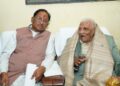 मुख्यमंत्री विष्णुदेव साय ने लोकतंत्र सेनानी से की मुलाकात
