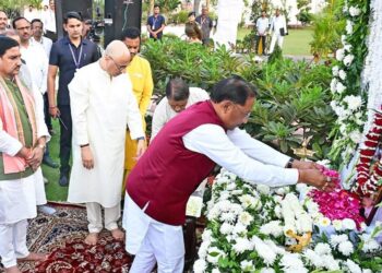 मुख्यमंत्री विष्णुदेव साय ने श्रीमती कुसुम सिन्हा को दी श्रद्धांजलि