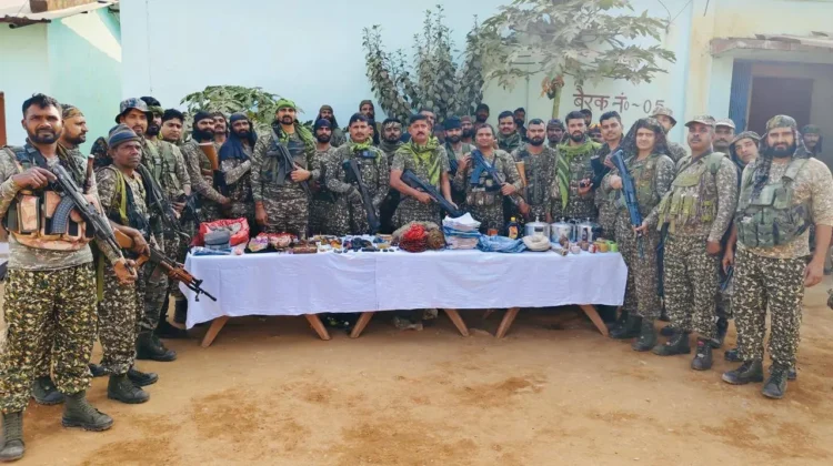 ओएंगर ऑपरेशन में बड़ा खुलासा: जंगल में छिपा विस्फोटक जखीरा बरामद, सुरक्षा बलों ने टाली बड़ी वारदात