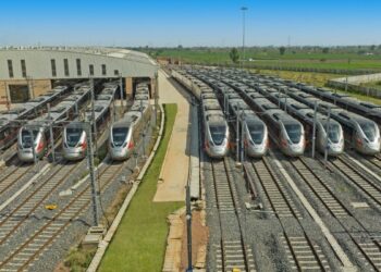 नमो भारत ट्रेन की पूरी डिटेल: 82 किमी का सफर सिर्फ 55 मिनट में, जानें भारत की हाईस्पीड रेल दुनिया से कैसे आगे निकल रही है?