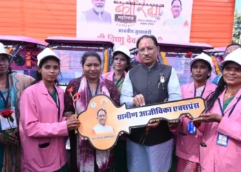 उज्ज्वला गैस, पिंक ई-रिक्शा और गार्बेज रिक्शा वितरण से आत्मनिर्भरता को मिला नया संबल