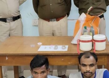 नावापारा टेण्डा में मकान और राशन दुकान चोरी का पुलिस ने 24 घंटे में किया खुलासा, तीन आरोपी गिरफ्तार