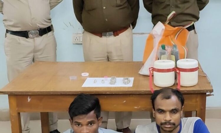 नावापारा टेण्डा में मकान और राशन दुकान चोरी का पुलिस ने 24 घंटे में किया खुलासा, तीन आरोपी गिरफ्तार