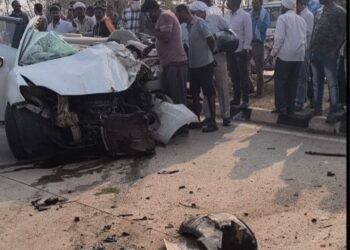 धमतरी में भीषण सड़क हादसा: तेज रफ्तार ट्रक ने कार को मारी टक्कर, 4 जवानों की मौके पर मौत