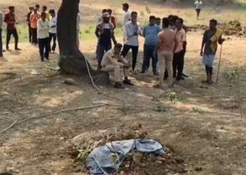 दरिंदगी की हद पार: मासूम बच्ची की कब्र से छेड़छाड़, मौके से मिले चौंकाने वाले सबूत; पुलिस भी रह गयी दंग