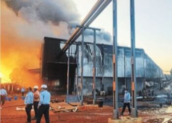 छत्तीसगढ़ के इस जिले में केमिकल फैक्ट्री में भीषण आग, धुएं का गुबार 3 किमी तक फैला; 6 घंटे की मशक्कत के बाद भी आग पर काबू नहीं