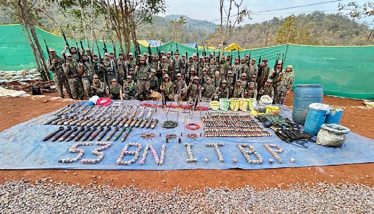 नक्सल विरोधी अभियान में सुरक्षाबलों को बड़ी सफलता, भारी मात्रा में विस्फोटक और हथियार जब्त