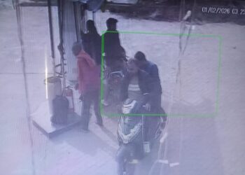 खरसिया में दिनदहाड़े चोरी से हड़कंप, जिला अध्यक्ष प्रतिनिधि रविंद्र गवेल के पेट्रोल पंप से 2.10 लाख की रकम गायब, CCTV खंगाल रही पुलिस