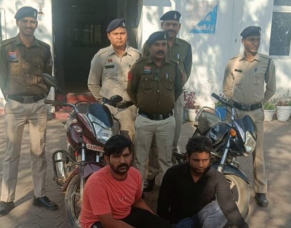 कोतवाली पुलिस ने चोरी की बाइक के साथ दो आरोपियों को किया गिरफ्तार, ग्राहक तलाशते पकड़े गए