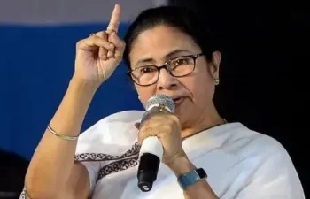 मुख्य चुनाव आयुक्त ज्ञानेश कुमार के खिलाफ सुप्रीम कोर्ट पहुंचीं CM ममता बनर्जी, SIR प्रक्रिया में गड़बड़ी का लगाया गंभीर आरोप