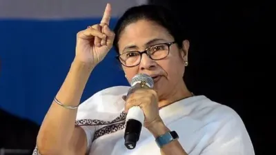 मुख्य चुनाव आयुक्त ज्ञानेश कुमार के खिलाफ सुप्रीम कोर्ट पहुंचीं CM ममता बनर्जी, SIR प्रक्रिया में गड़बड़ी का लगाया गंभीर आरोप