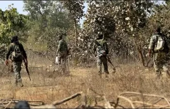 नक्सल विरोधी ऑपरेशन के दौरान बड़ा आईईडी धमाका, CRPF के 2 जवान घायल; एक की हालत गंभीर, इलाके में सर्च अभियान जारी