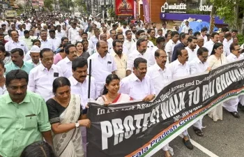 आज देशभर में ट्रेड यूनियनों की हड़ताल: बैंक, परिवहन और कई दफ्तरों की सेवाएं प्रभावित, जानिए क्या क्या  रहेगा बंद