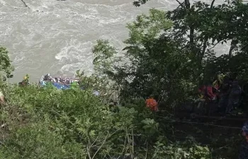 नेपाल में दर्दनाक बस हादसा: त्रिशूली नदी में गिरी बस, 18 लोगों की मौत, कई घायल