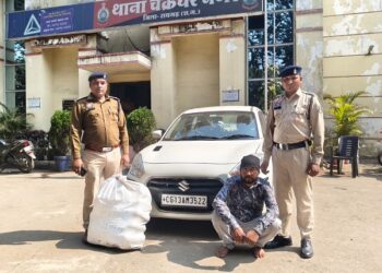 ऑपरेशन “आघात” में रायगढ़ पुलिस को बड़ी सफलता; पहाड़ मंदिर रोड पर नाकेबंदी में 2 लाख रुपए के गांजा के साथ तस्कर गिरफ्तार