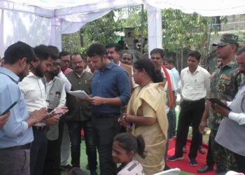 सुदूर वनांचल कापू में प्रशासन पहुंचा जनता के द्वार, जिला स्तरीय जनसमस्या निवारण शिविर में बड़ी संख्या में पहुंचे ग्रामीण, कई समस्याओं का मौके पर हुआ निराकरण