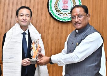 मुख्यमंत्री विष्णु देव साय से जापान दूतावास के राजनीतिक मामलों के मंत्री  आबे नोरिआकि ने की सौजन्य मुलाकात