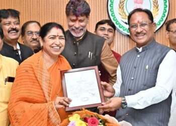 मुख्यमंत्री विष्णु देव साय से नवनिर्वाचित राज्यसभा सदस्य श्रीमती लक्ष्मी वर्मा ने की सौजन्य मुलाकात