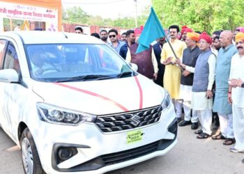 मुख्यमंत्री  साय ने 4 शासकीय वाहनों को दिखाई हरी झंडी:राजस्व विभाग को मिले नए वाहन, प्रशासनिक कार्यों में आएगी तेजी और सहूलियत