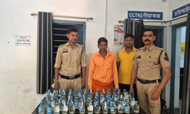 “ऑपरेशन आघात” के तहत अवैध शराब पर पुसौर पुलिस की बड़ी कार्रवाई, स्कूटी से 70 नग देशी मदिरा प्लेन परिवहन करते आरोपी गिरफ्तार*