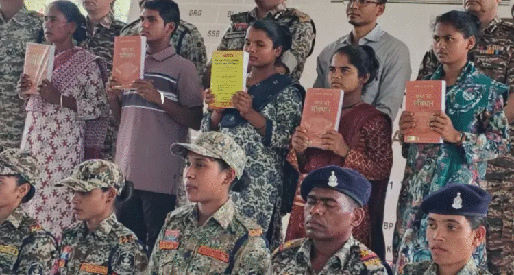 दंतेवाड़ा में 5 नक्सलियों ने किया आत्मसमर्पण, मुख्यधारा में लौटने का लिया फैसला