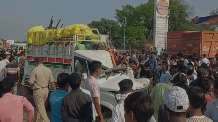 दर्दनाक सड़क हादसा: तीन बच्चों समेत 8 लोगों की मौत, पुलिस मौके पर, इलाके में मची अफरा-तफरी