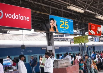 रेलवे का सख्त एक्शन, ट्रेन और स्टेशनों पर आपत्तिजनक व नियमों के खिलाफ विज्ञापनों पर पूरी तरह बैन