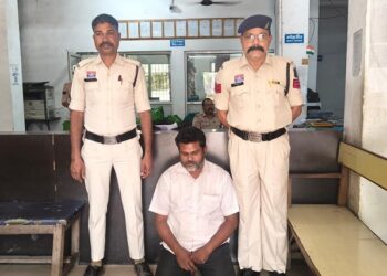 रायगढ़ में “ऑपरेशन अंकुश” के तहत सट्टा पर कार्रवाई, रेलवे बंगलापारा व बेलादुला में सट्टा के साथ 3 आरोपी गिरफ्तार