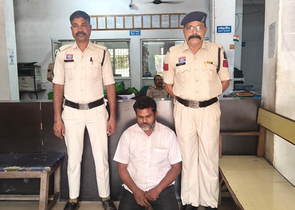 रायगढ़ में “ऑपरेशन अंकुश” के तहत सट्टा पर कार्रवाई, रेलवे बंगलापारा व बेलादुला में सट्टा के साथ 3 आरोपी गिरफ्तार