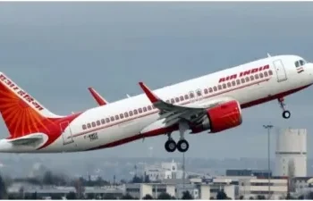 युद्ध का असर हवाई सफर पर, एयर इंडिया ने बढ़ाया किराया; इतने तारीख से लगेगा अतिरिक्त ईंधन शुल्क