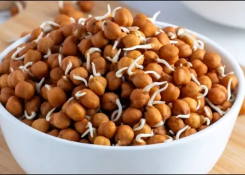 अंकुरित चना खाने से बढ़ेगी ताकत और सेहत, जानें सही मात्रा और फायदे