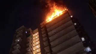 फरीदाबाद की हाईराइज सोसायटी में भीषण आग, 12वीं मंजिल से 14वीं तक पहुंचीं लपटें; 5 फ्लैटों को भारी नुकसान