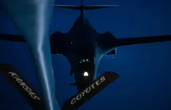 अमेरिका का ईरान पर बड़ा हमला: 5000 पाउंड का घातक बम गिराया, होर्मुज को लेकर बढ़ सकता है तनाव