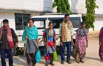 कांकेर में 6 माओवादियों ने किया आत्मसमर्पण, हथियार छोड़ मुख्यधारा में लौटे